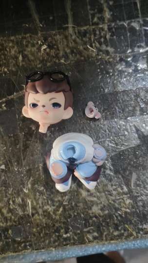 都在说泡泡玛特？没人说tnt？那我来当第一个吧，全新的拆出来这么个玩意，不知道的还以为我买的散货呢，这才是正宗的199的价格9块9的品控吧