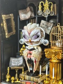 在古罗马神话中，密涅瓦是智慧女神，猫头鹰是她的象征，代表智慧