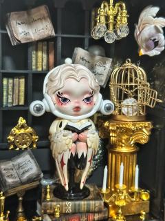 在古罗马神话中，密涅瓦是智慧女神，猫头鹰是她的象征，代表智慧