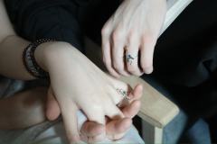 “伤口是生命的裂缝,但裂缝之中,也可以长出花”
以撒,类父、