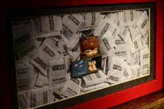 人生低谷不过是暂时的展框束缚，那看似困住我们的琐碎干燥剂，终