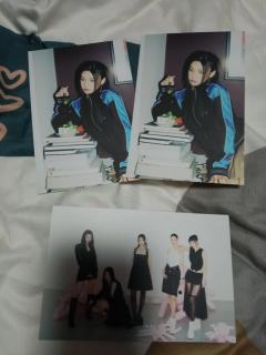 今天去买了专辑居然给我塞了两张一样的明信片，爽呆了隐藏款百年