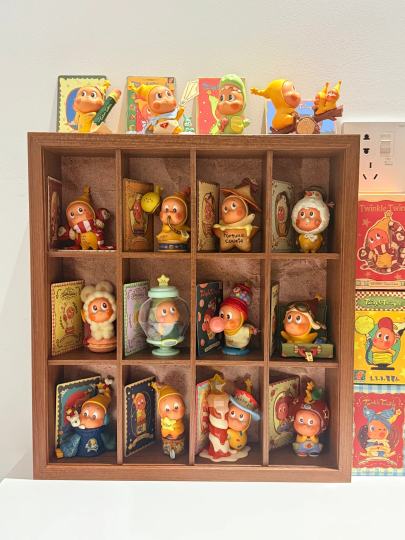 就是卡片好像放得有点乱🤔要不要单独搞个亚克力或者卡片册呢？