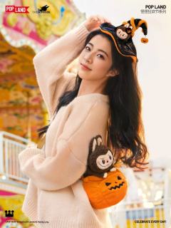 🛍️【发售产品】
「怪怪狂欢节系列-MOKOKO徽章冰箱贴