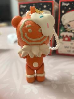 打开真的惊艳到我了，珠光的质感太高级了，姜饼小熊也特别好看，