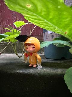 弟弟发现哥哥和妹妹穿的黄雨衣…瞬间感觉被孤立了，哭唧唧…最后