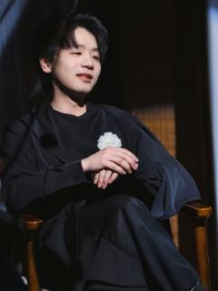 我跟你们这些没玩过野菩萨的人说不着!
《野菩萨》—在散文式