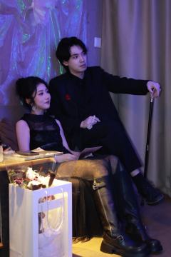 当爱人变成了一种诅咒般的存在长久持续,
我们之间已是最深刻,