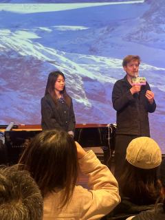 来见会融化的音乐了，很独特的沉浸式演出，舞台中间有真实的冰块