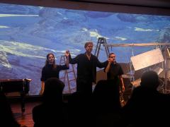 来见会融化的音乐了，很独特的沉浸式演出，舞台中间有真实的冰块