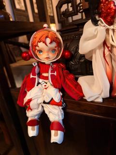 巨好看，我可能运气好收到的郭培做工很好，妆面裙子乌鸦装饰都很