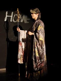 剧本名：大宴之上
人数：6人（4女2男）
类型：情感 演绎 