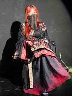 剧本名：大宴之上
人数：6人（4女2男）
类型：情感 演绎 