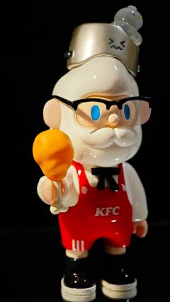 哪里忍得住！Bob的老头形象完美契合肯德基爷爷！必须收藏一个