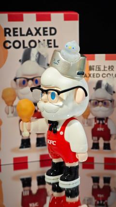 哪里忍得住！Bob的老头形象完美契合肯德基爷爷！必须收藏一个