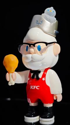 哪里忍得住！Bob的老头形象完美契合肯德基爷爷！必须收藏一个