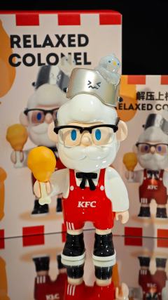 哪里忍得住！Bob的老头形象完美契合肯德基爷爷！必须收藏一个