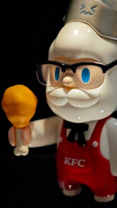 哪里忍得住！Bob的老头形象完美契合肯德基爷爷！必须收藏一个