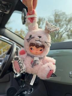 Hirono小野毛绒兔真的好好看
运气好一发就抽中了，要是能