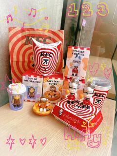 今天半个潮玩圈都是 FarmerBob和KFC联名吧
曾经的