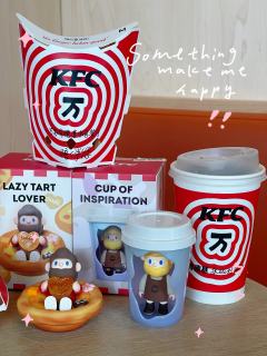 今天半个潮玩圈都是 FarmerBob和KFC联名吧
曾经的