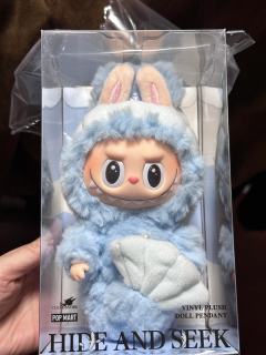 新加坡限定Labubu鱼尾狮太绝了！✨
蓝金渐变鱼尾+珍珠胸