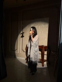 「神使的爱如雨落荒原，不择其地。」
	
——欢迎来到玫瑰之城