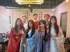 ✨烟花易冷，一如凡人的痴妄终究要散作尘埃。
——而神祇垂目，