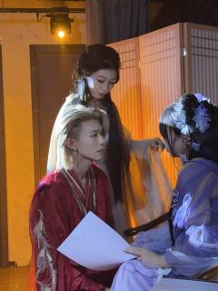 ✨烟花易冷，一如凡人的痴妄终究要散作尘埃。
——而神祇垂目，