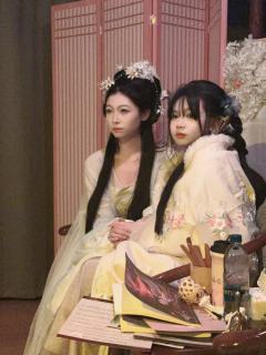 ✨烟花易冷，一如凡人的痴妄终究要散作尘埃。
——而神祇垂目，