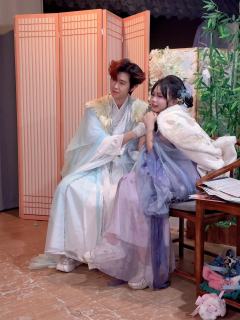 ✨烟花易冷，一如凡人的痴妄终究要散作尘埃。
——而神祇垂目，