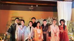 方逆苏浅语：爱意藏于刀锋之下，见血方能清晰。

醉凌云——和