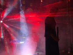 方逆苏浅语：爱意藏于刀锋之下，见血方能清晰。

醉凌云——和