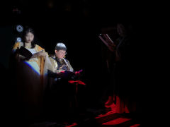 方逆苏浅语：爱意藏于刀锋之下，见血方能清晰。

醉凌云——和