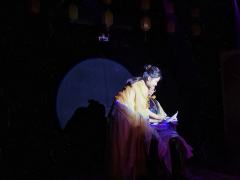 方逆苏浅语：爱意藏于刀锋之下，见血方能清晰。

醉凌云——和