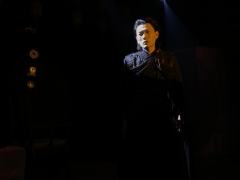 方逆苏浅语：爱意藏于刀锋之下，见血方能清晰。

醉凌云——和