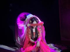 方逆苏浅语：爱意藏于刀锋之下，见血方能清晰。

醉凌云——和