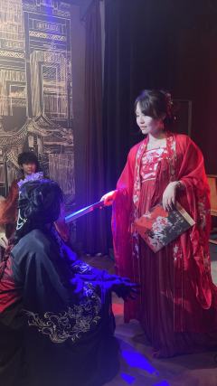 这辈子太苦了，来世，我们做一对寻常夫妻，我再也不推开你了。

