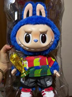 也是拥有了蓝盆友了 labubu*FIFA 蓝色的毛手感软糯