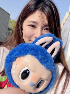 也是拥有了蓝盆友了 labubu*FIFA 蓝色的毛手感软糯