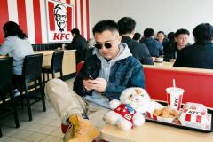 谁懂啊！带着我的肯德基联名BOB来干饭啦🍗
红白配色和KF