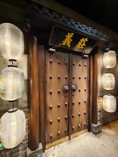 🧟‍♂️做一回湘西赶S人，和僵尸躲猫猫
💡忽明忽暗的灯光