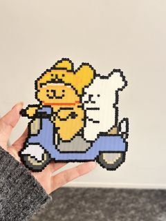 小白～上车，出去玩啦🥳
小白：怎么你有安全帽⛑️我的呢🤔