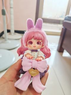 蝴蝶结是植绒的，头发是渐变粉色，实物巨好看，非常精致