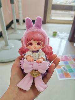 蝴蝶结是植绒的，头发是渐变粉色，实物巨好看，非常精致