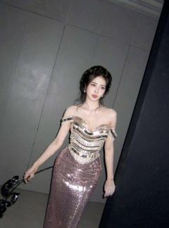 宝宝们我改名啦！以后请搜夏鹿拾柒!请多多关照!
（占岛至歉）