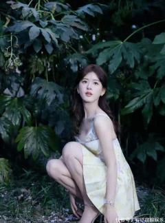 赵露思,1998年11月9日出生于四川省成都市,中国内地女