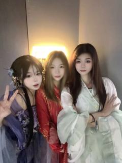 情字困住了我 非死不能够逃脱
莫笑我 太疯魔
“以金粉覆面，