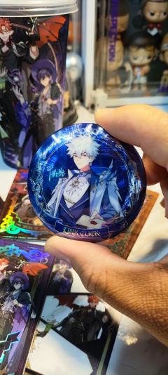 两款唱片都有了。卡牌的boss款和主角团款都有了。吧唧的主角