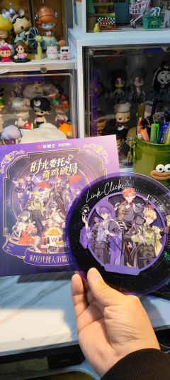 两款唱片都有了。卡牌的boss款和主角团款都有了。吧唧的主角